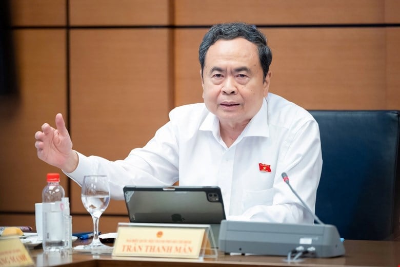 Chủ tịch Quốc hội nhấn mạnh: Những quy định liên quan trực tiếp đến sức khỏe người dân không thể đơn giản hóa quá mức. Ảnh: Quochoi.vn. Chủ tịch Quốc hội nhấn mạnh: Những quy định liên quan trực tiếp đến sức khỏe người dân không thể đơn giản hóa quá mức. Ảnh: Quochoi.vn.
