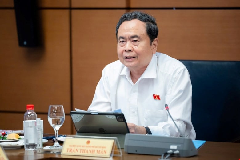 Chủ tịch Quốc hội Trần Thanh Mẫn yêu cầu tăng cường hậu kiểm, làm rõ trách nhiệm quản lý và bảo đảm không đánh đổi môi trường lấy tăng trưởng khi sửa Luật Bảo vệ môi trường. Ảnh: Quochoi.vn. Chủ tịch Quốc hội Trần Thanh Mẫn yêu cầu tăng cường hậu kiểm, làm rõ trách nhiệm quản lý và bảo đảm không đánh đổi môi trường lấy tăng trưởng khi sửa Luật Bảo vệ môi trường. Ảnh: Quochoi.vn.