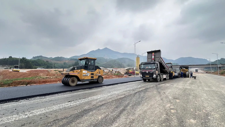 Đề xuất ưu tiên 5.900 tỷ đồng đầu tư hoàn chỉnh gần 65km cao tốc Tuyên Quang - Hà Giang - Ảnh 1.