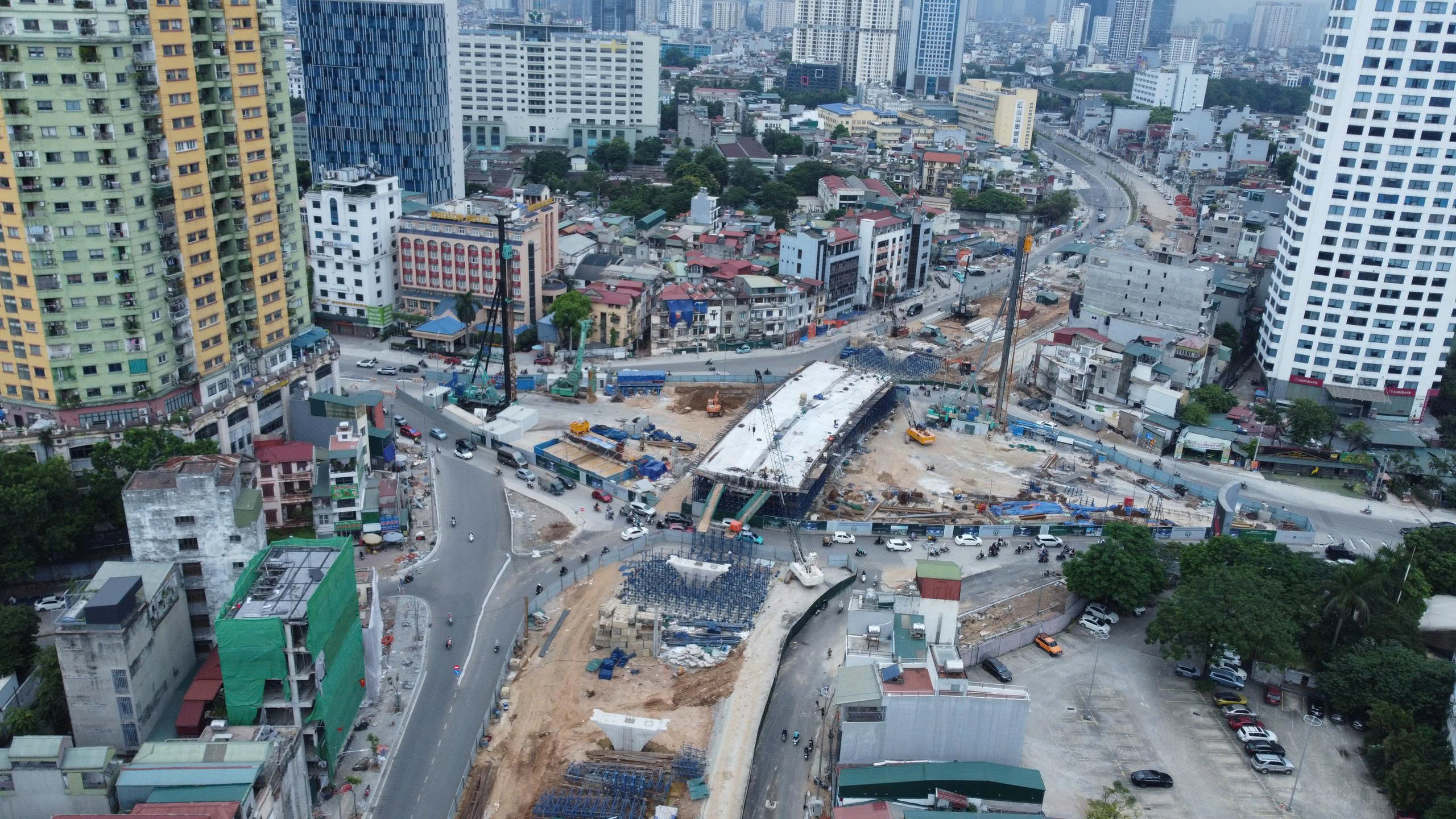 Cận cảnh hai cầu vượt trên đường Vành đai 1 dự kiến khai thác cuối năm 2026 - Ảnh 1.