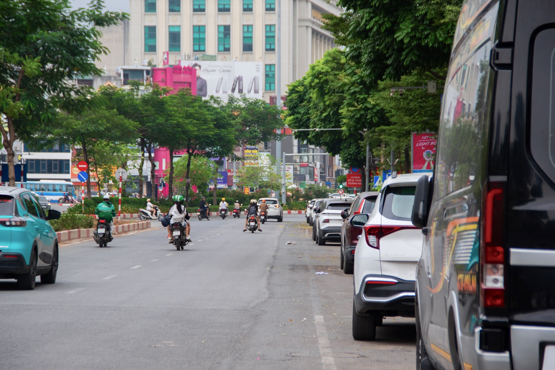 Cận cảnh: Hà Nội xén dải phân cách, mở rộng đường Ô Chợ Dừa để giảm ùn tắc - Ảnh 13.