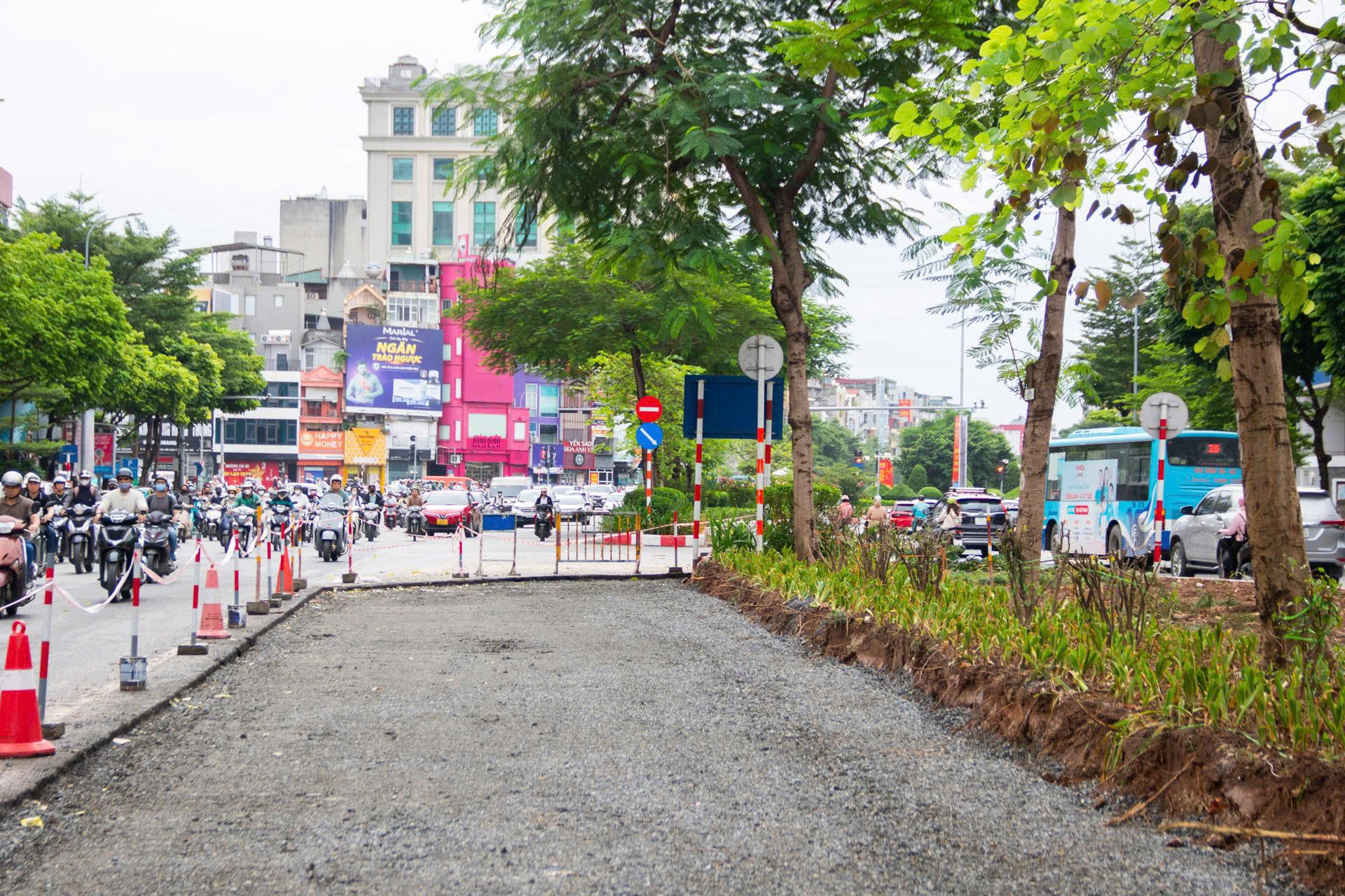 Cận cảnh: Hà Nội xén dải phân cách, mở rộng đường Ô Chợ Dừa để giảm ùn tắc - Ảnh 6.