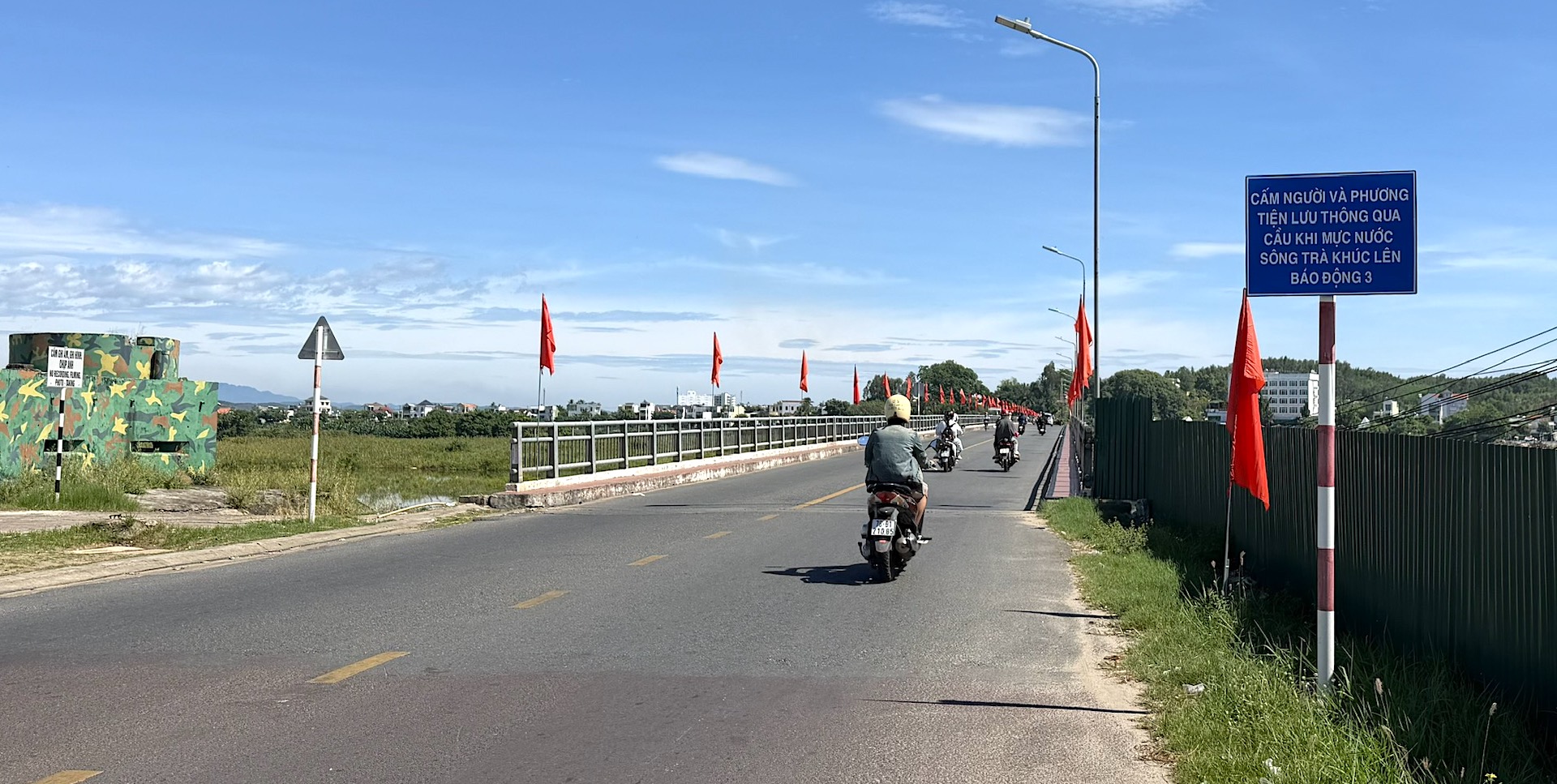 Quảng Ngãi: Hình ảnh cầu Trà Khúc trước ngày đóng đường, cấm xe- Ảnh 19.