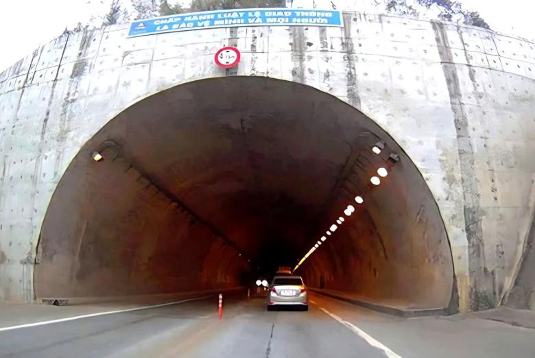 Cấm xe chở xăng dầu, khí đốt qua hầm trên cao tốc Nội Bài – Lào Cai- Ảnh 1.