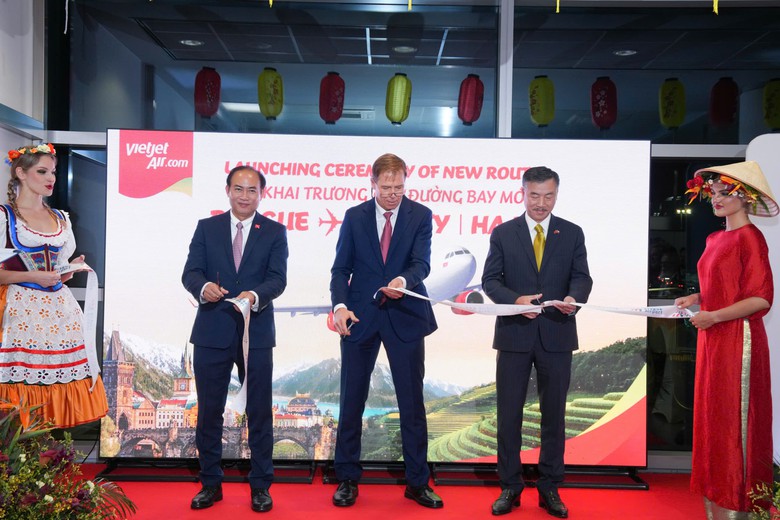 Khai trương đường bay đến Almaty, Praha, Vietjet mở thêm kết nối Việt Nam với thế giới   - Ảnh 6.