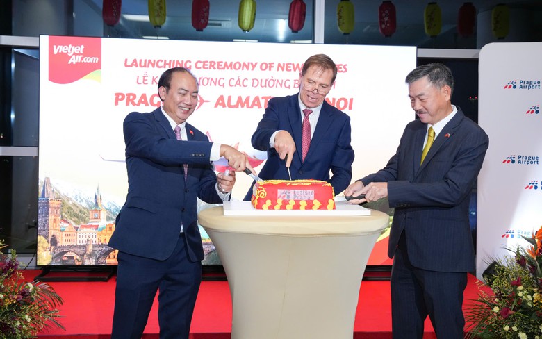 Khai trương đường bay đến Almaty, Praha, Vietjet mở thêm kết nối Việt Nam với thế giới   - Ảnh 7.