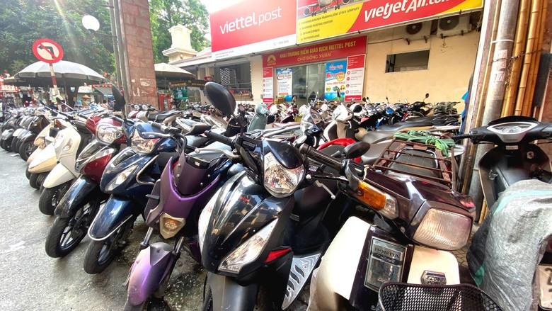 Hà Nội nói "không" với tiền mặt tại tất cả điểm trông giữ xe trên địa bàn- Ảnh 1.