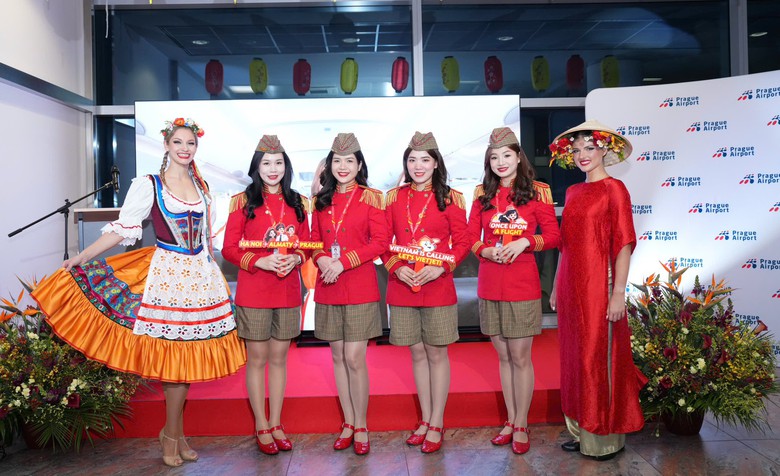 Khai trương đường bay đến Almaty, Praha, Vietjet mở thêm kết nối Việt Nam với thế giới   - Ảnh 11.