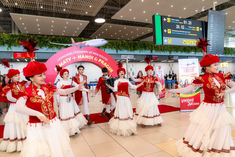 Khai trương đường bay đến Almaty, Praha, Vietjet mở thêm kết nối Việt Nam với thế giới   - Ảnh 5.