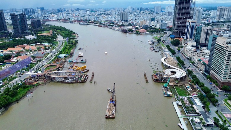 Giải bài toán kỹ thuật để hợp long cầu đi bộ qua sông Sài Gòn - Ảnh 3.