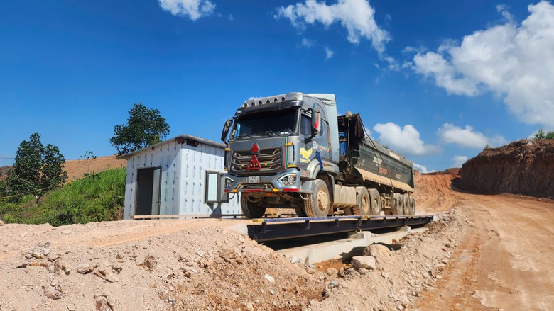Nghệ An dùng công nghệ kiểm soát chặt nguồn đất đắp cao tốc- Ảnh 1.