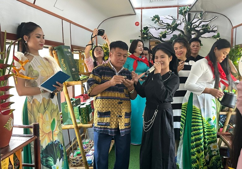 Trải nghiệm hái chè, thưởng trà với tour tàu hỏa từ Hà Nội- Ảnh 1.