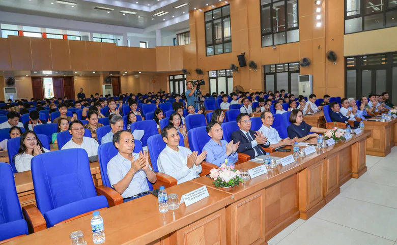 Đại học Công nghệ GTVT thúc đẩy đào tạo nhân lực chất lượng cao cho ngành Xây dựng - Ảnh 2.