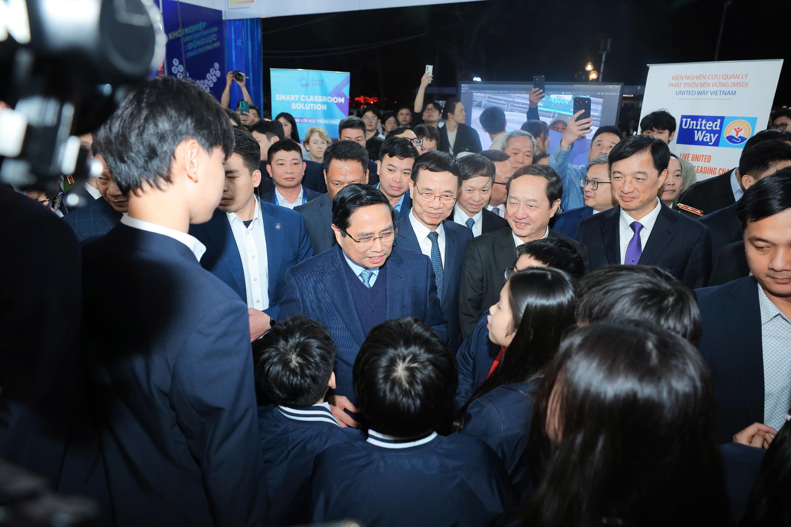 Thủ tướng trải nghiệm công nghệ tại Techfest Việt Nam 2025- Ảnh 3.