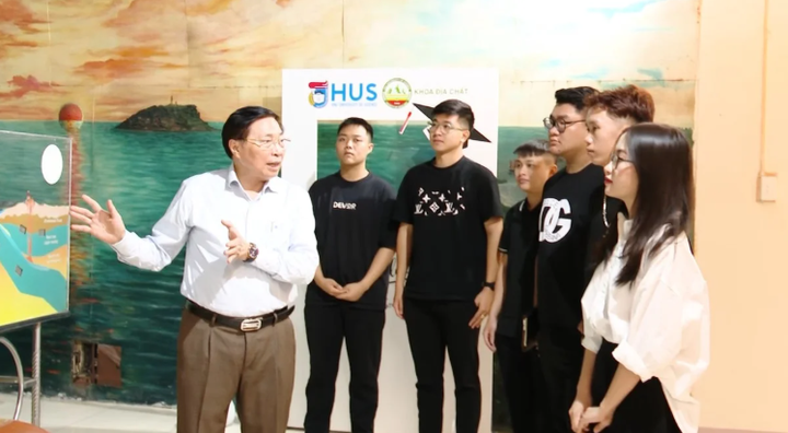 “Cây đại thụ” đã đưa trầm tích luận Việt Nam vươn ra biển lớn- Ảnh 2.
