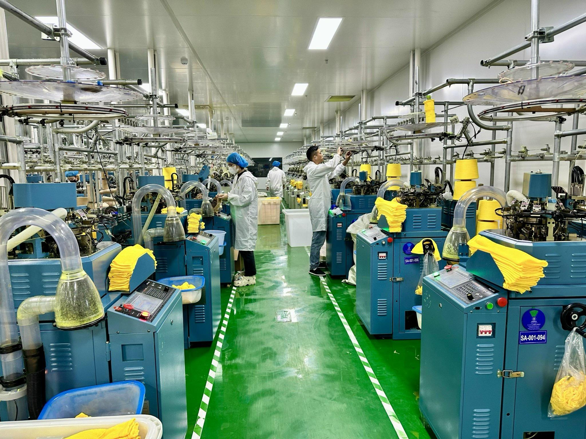 Làm chủ công nghệ và tự động hoá: Bước đột phá đưa đá nhân tạo Viên Nam vươn tầm thế giới - Ảnh 1.