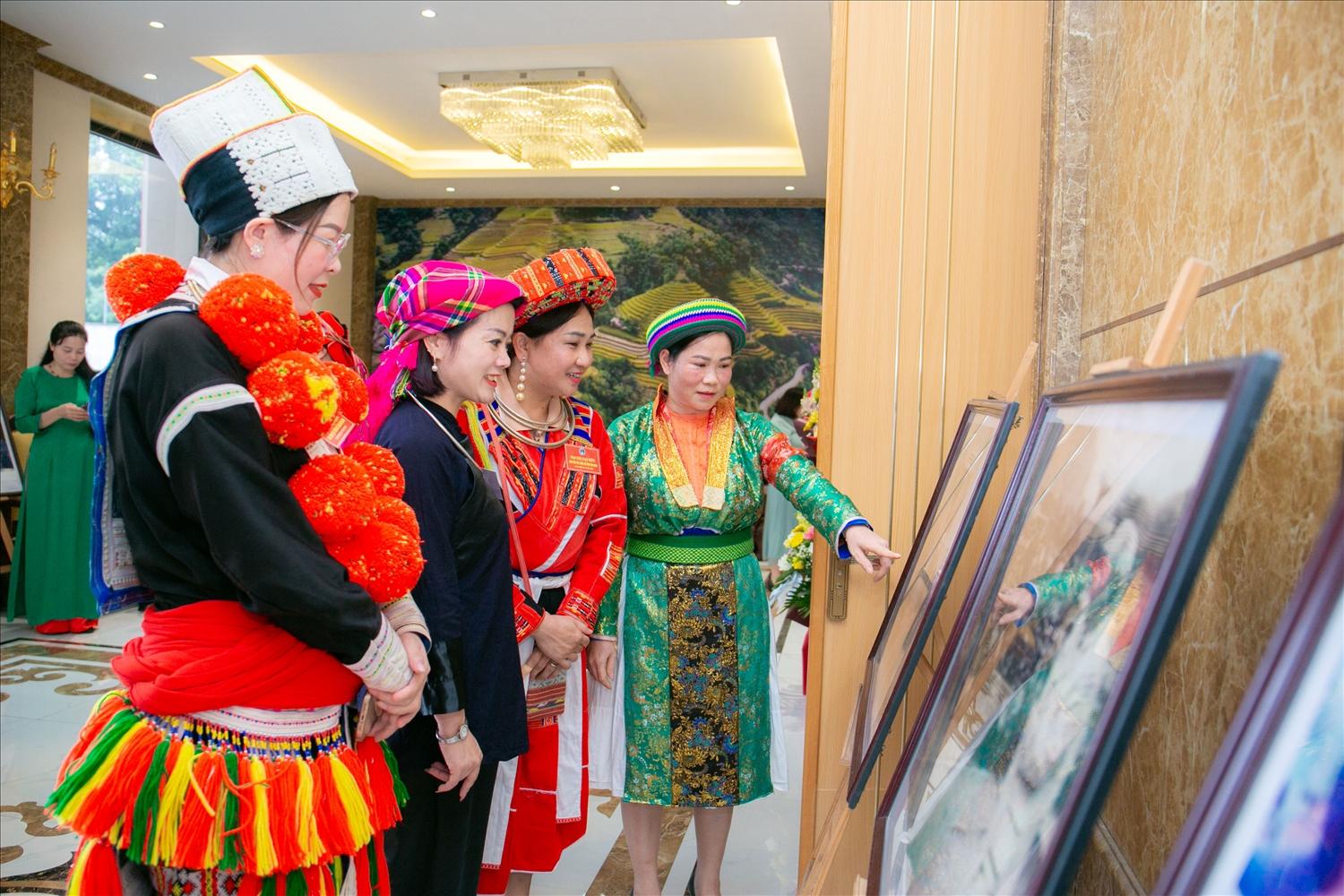 Hội nghị biểu dương điển hình tiên tiến trong vùng đồng bào dân tộc thiểu số năm 2025 sẽ tổng kết, đánh giá những đóng góp nổi bật của các điển hình tiên tiến trên các lĩnh vực: phát triển kinh tế – xã hội, giảm nghèo, bảo vệ an ninh trật tự, gìn giữ bản sắc văn hóa, xây dựng khối đại đoàn kết các dân tộc Hội nghị biểu dương điển hình tiên tiến trong vùng đồng bào dân tộc thiểu số năm 2025 sẽ tổng kết, đánh giá những đóng góp nổi bật của các điển hình tiên tiến trên các lĩnh vực: phát triển kinh tế – xã hội, giảm nghèo, bảo vệ an ninh trật tự, gìn giữ bản sắc văn hóa, xây dựng khối đại đoàn kết các dân tộc