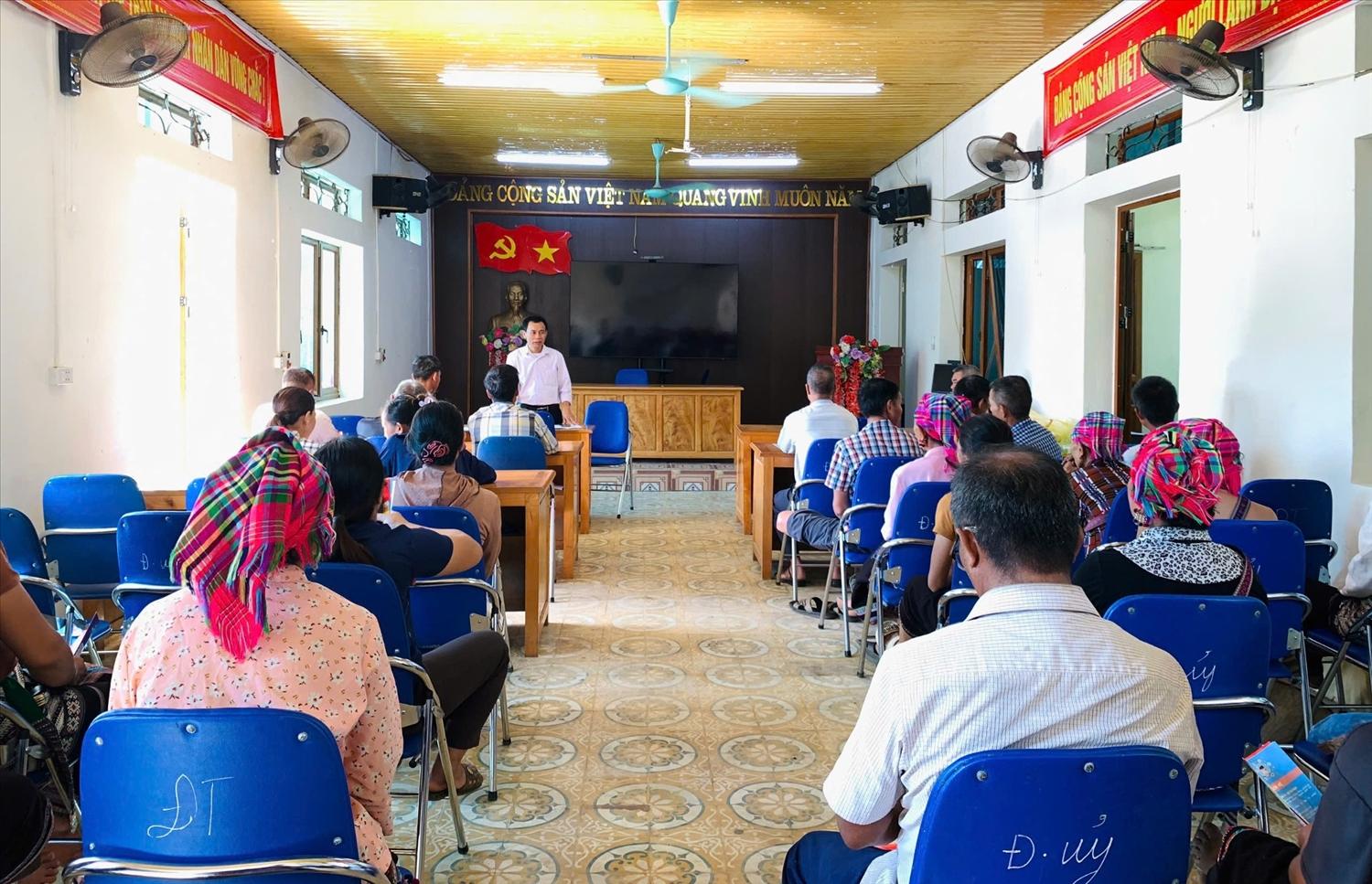 Trung tâm Trợ giúp pháp lý Nhà nước tỉnh Lai Châu tổ chức tư vấn chính sách TGPL cho tới người dân ở bản Nà Tăm, xã Bản Bo. Trung tâm Trợ giúp pháp lý Nhà nước tỉnh Lai Châu tổ chức tư vấn chính sách TGPL cho tới người dân ở bản Nà Tăm, xã Bản Bo.