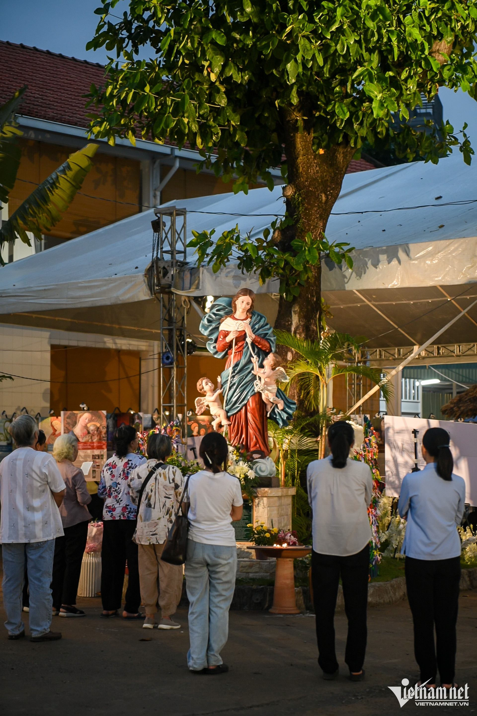 W-công giáo DTTG TPHCM   nguyễn huế 34.jpg