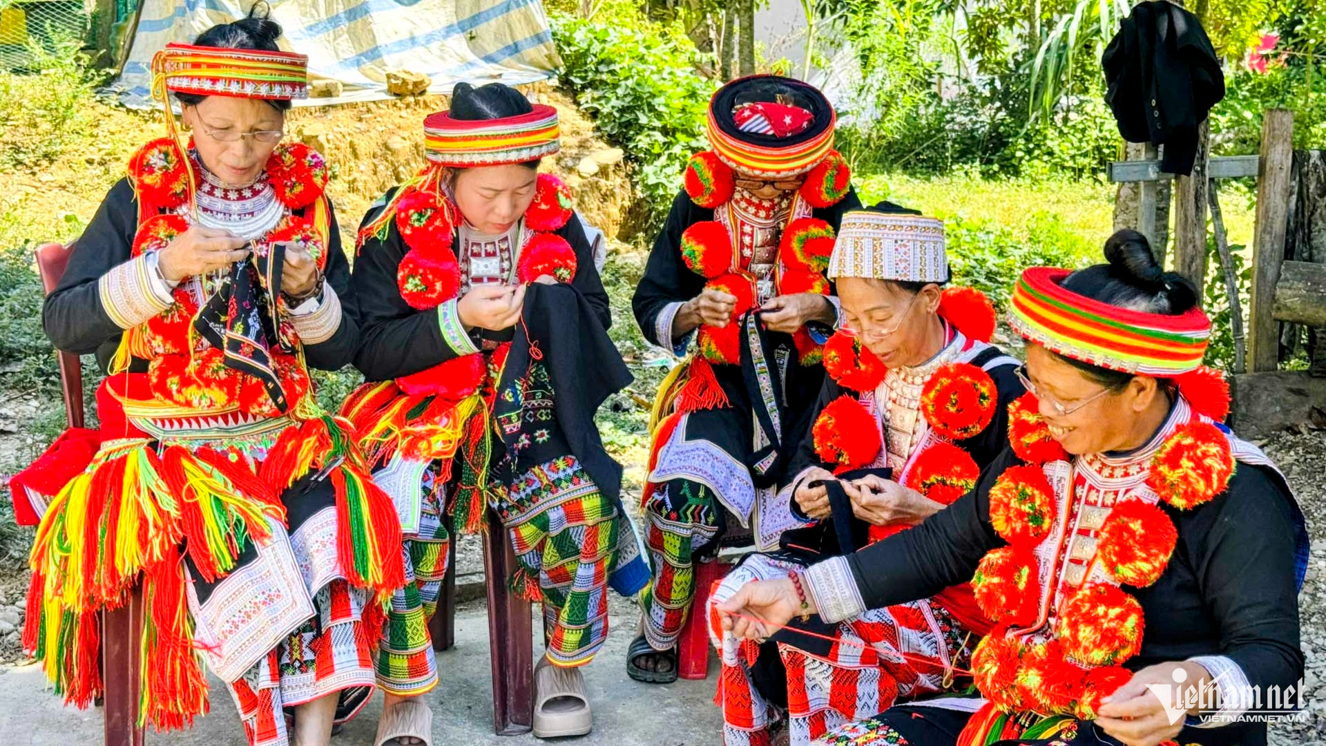 W-nghề may dân tộc dao thái nguyên_3.JPG.jpg